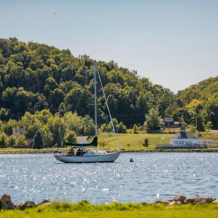 New Listing Beach Bliss 211! Stunning Bay View Traverse City Eksteriør billede
