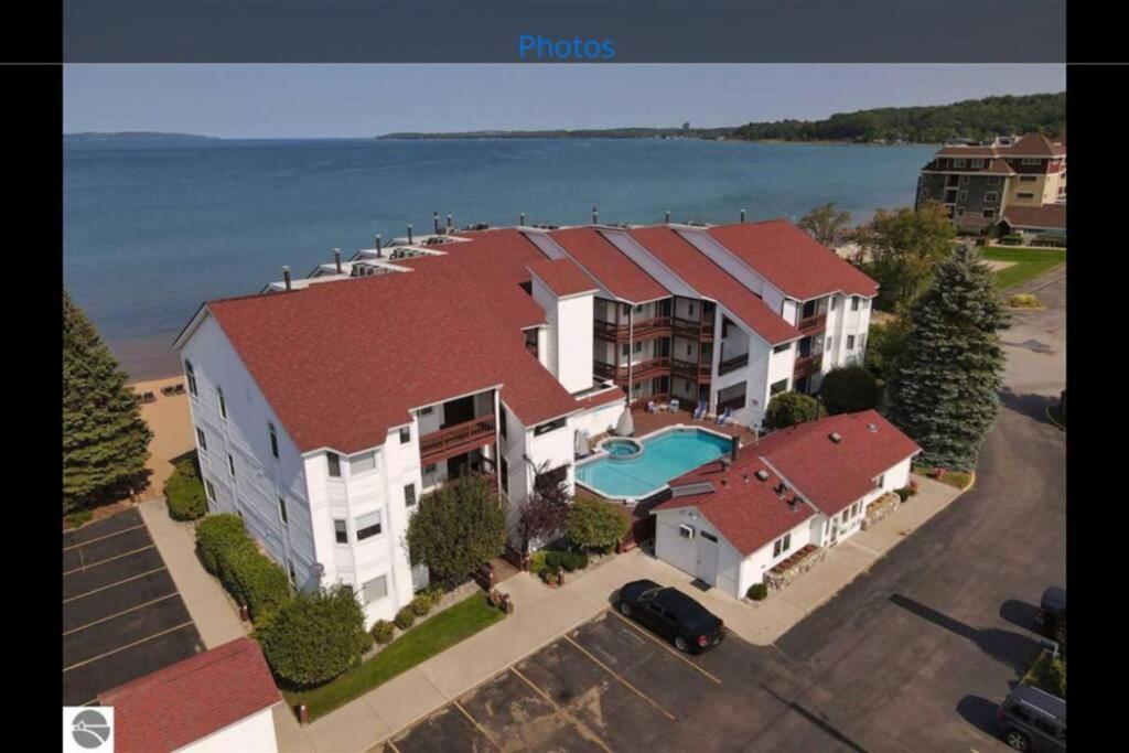 New Listing Beach Bliss 211! Stunning Bay View Traverse City Eksteriør billede