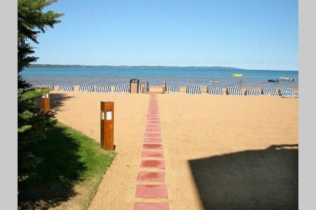New Listing Beach Bliss 211! Stunning Bay View Traverse City Eksteriør billede