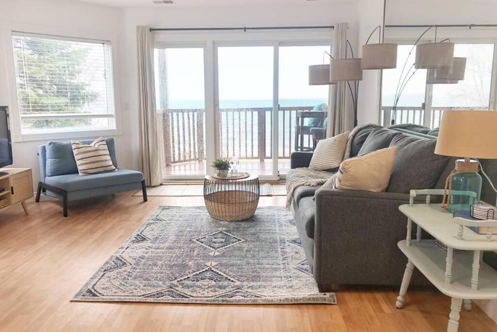 New Listing Beach Bliss 211! Stunning Bay View Traverse City Eksteriør billede