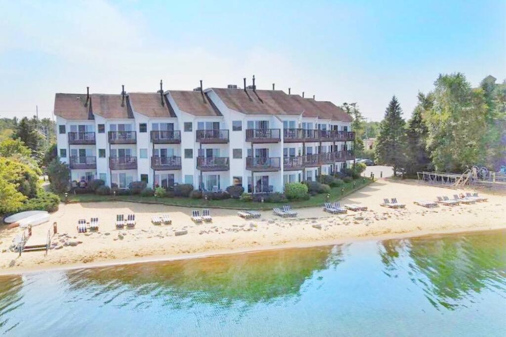 New Listing Beach Bliss 211! Stunning Bay View Traverse City Eksteriør billede