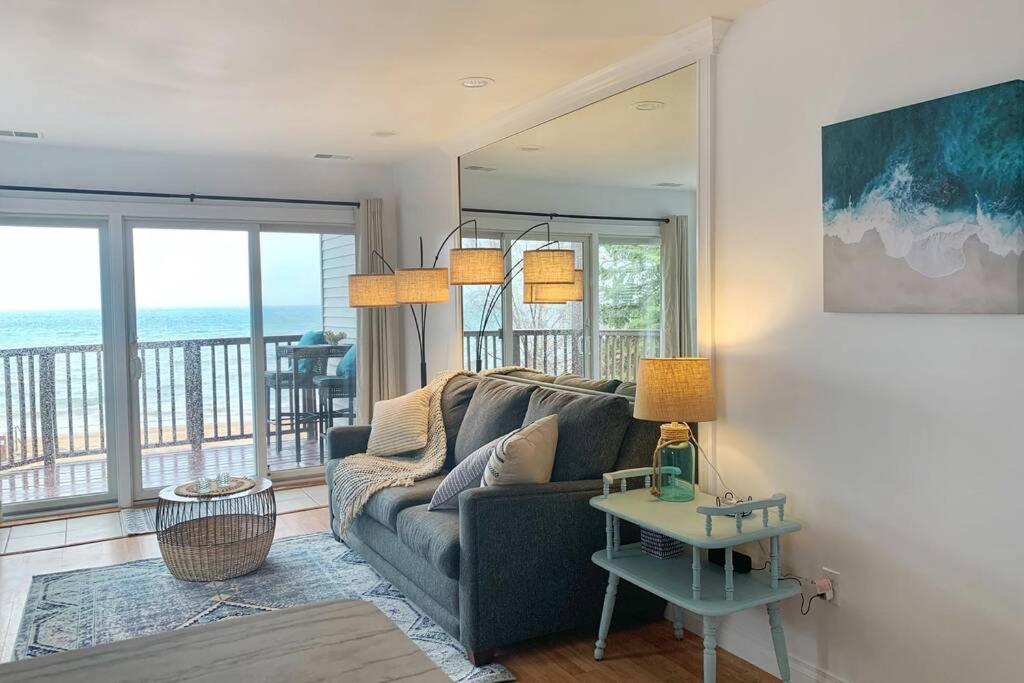 New Listing Beach Bliss 211! Stunning Bay View Traverse City Eksteriør billede