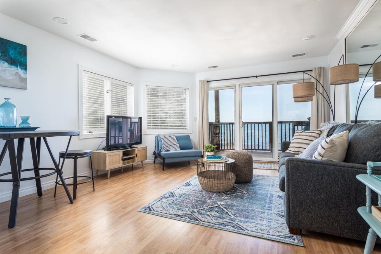 New Listing Beach Bliss 211! Stunning Bay View Traverse City Eksteriør billede
