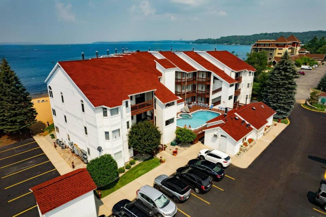 New Listing Beach Bliss 211! Stunning Bay View Traverse City Eksteriør billede
