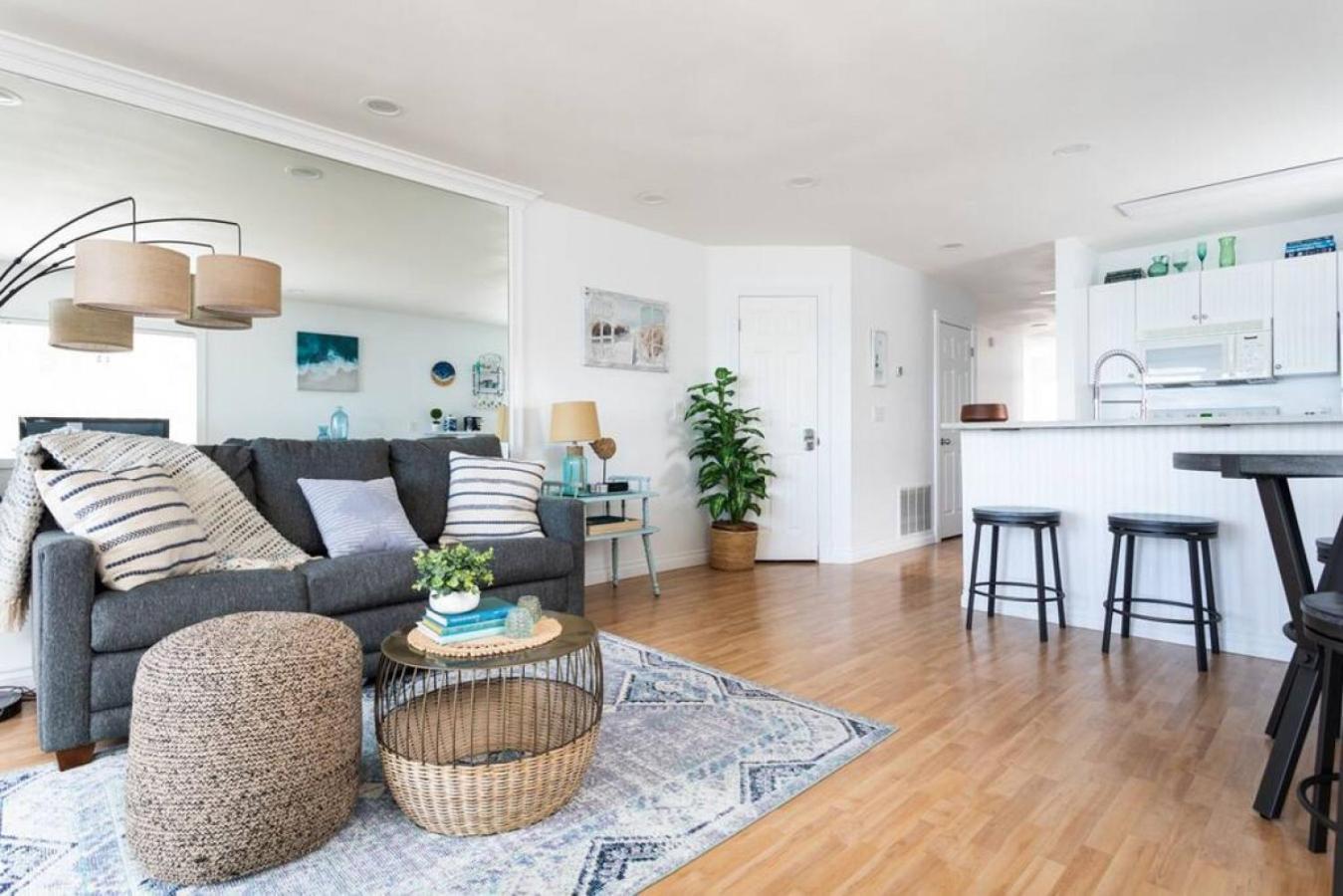 New Listing Beach Bliss 211! Stunning Bay View Traverse City Eksteriør billede