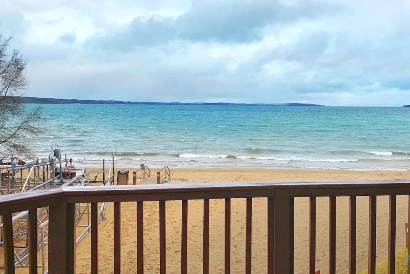 New Listing Beach Bliss 211! Stunning Bay View Traverse City Eksteriør billede