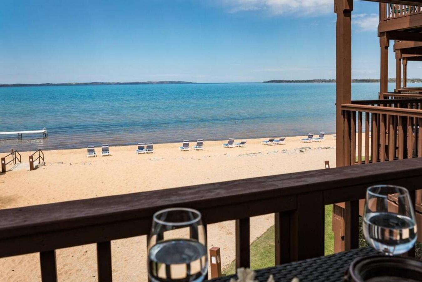 New Listing Beach Bliss 211! Stunning Bay View Traverse City Eksteriør billede