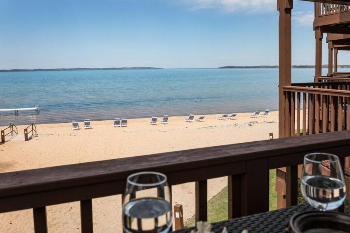 New Listing Beach Bliss 211! Stunning Bay View Traverse City Eksteriør billede
