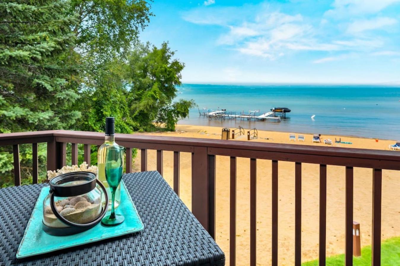 New Listing Beach Bliss 211! Stunning Bay View Traverse City Eksteriør billede