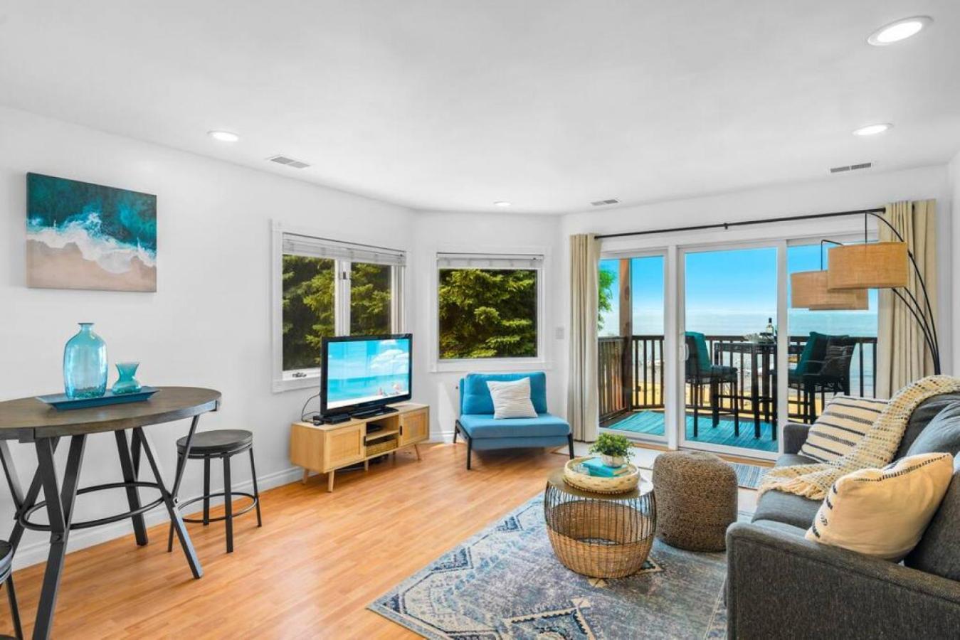 New Listing Beach Bliss 211! Stunning Bay View Traverse City Eksteriør billede